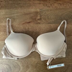 SKIMS Fits Everybody T-Shirt Bra Clay